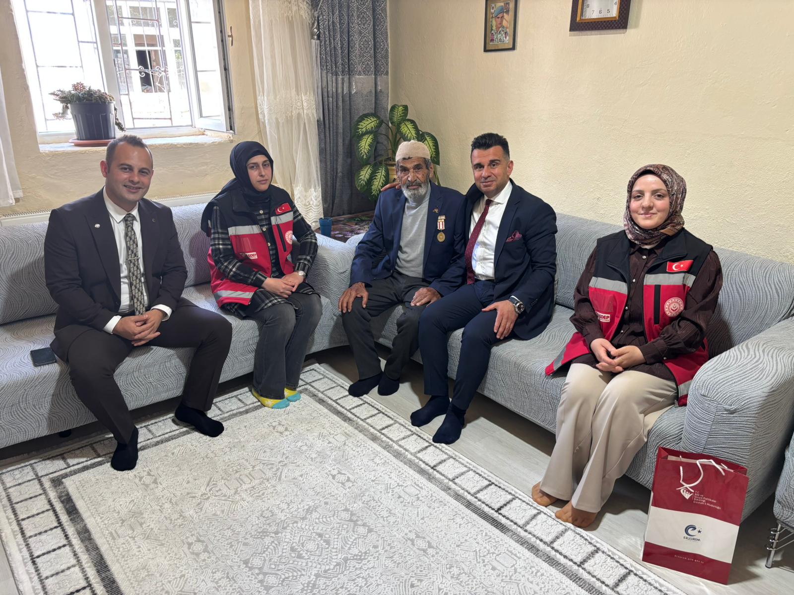Kıbrıs Barış Harekâtı Gazimiz Fezli Yılmaz’ı Ziyaret Ettik.