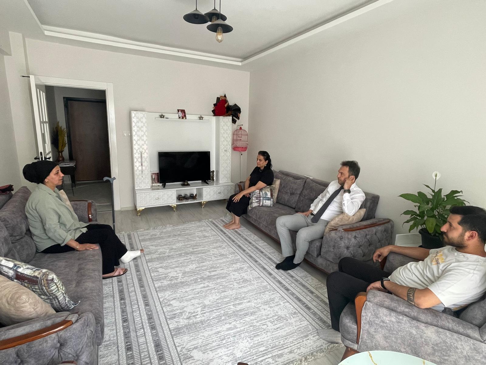 İl Müdürümüz Çetin Tutaş, Rahatsızlık Geçiren Mesai Arkadaşımızı Ziyaret Etti