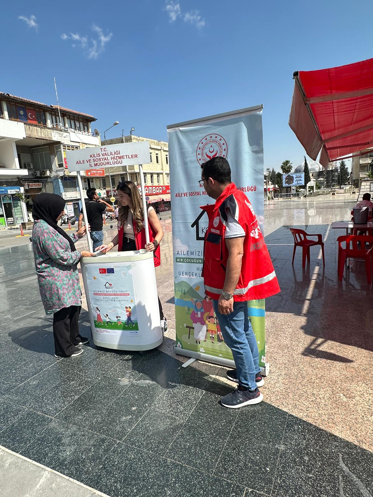 Koruyucu Aile Ayı’nda Cumhuriyet Meydanı’nda Farkındalık Standı