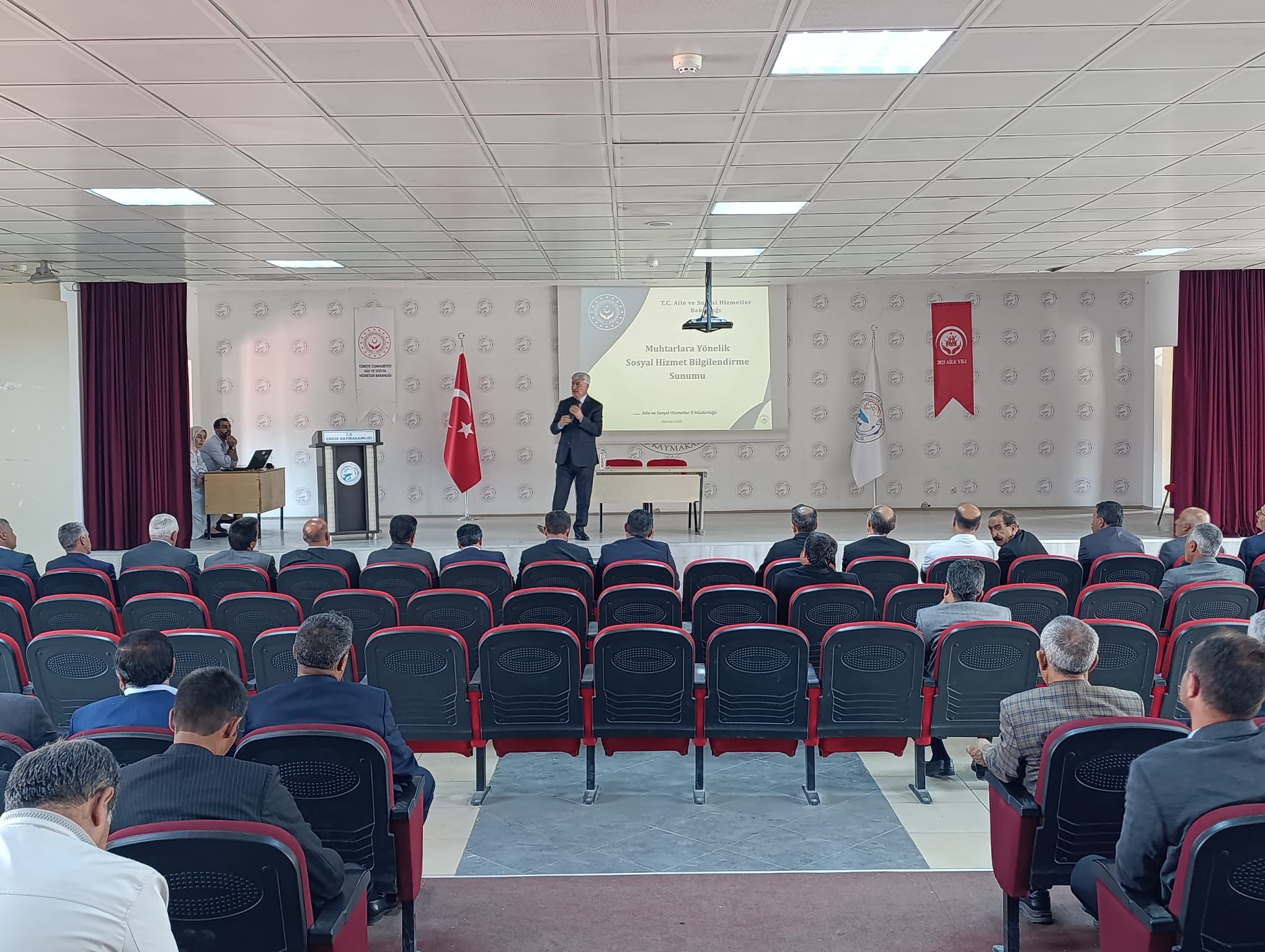 ERCİŞ İLÇEMİZDE GÖREV YAPAN MUHTARLARA SOSYAL HİZMETLER ALANINDA BİLGİLENDİRME TOPLANTISI GERÇEKLEŞTİRİLDİ