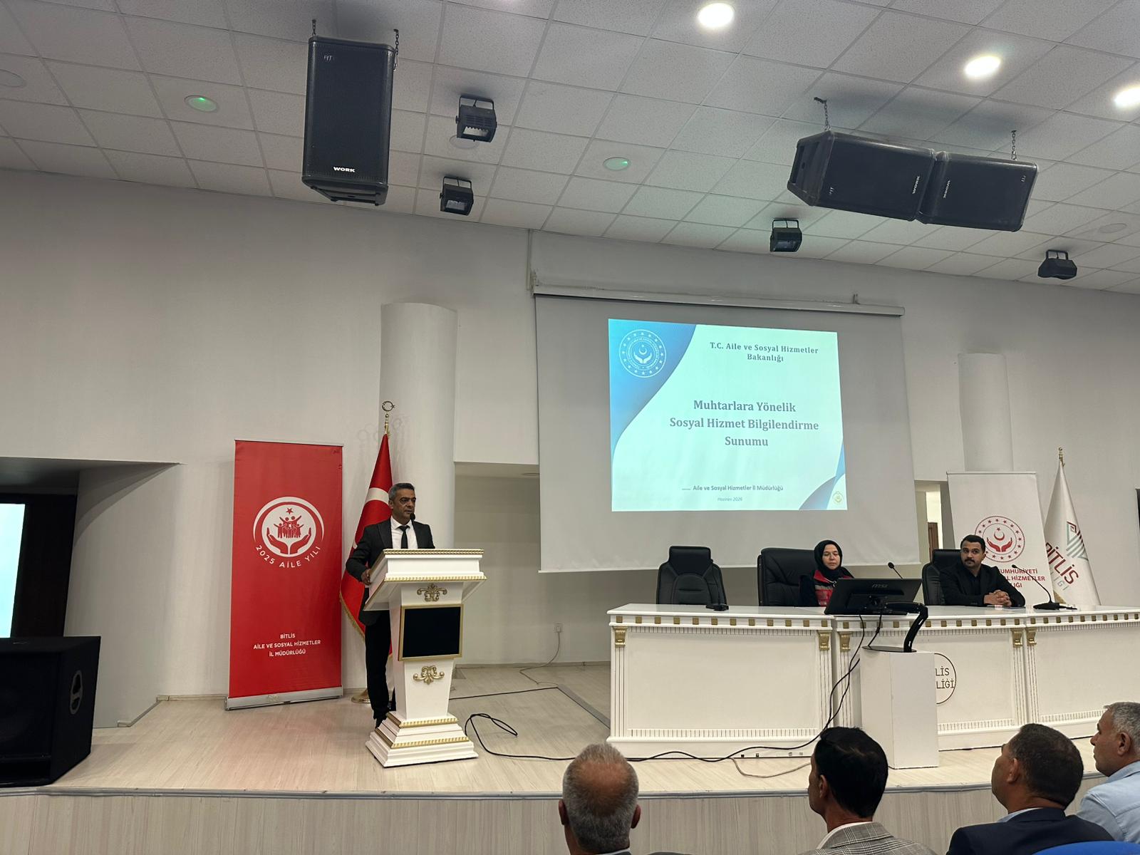  Merkez mahalle ve köy muhtarlarına yönelik sosyal hizmetler alanında bilgilendirme toplantısı gerçekleştirildi