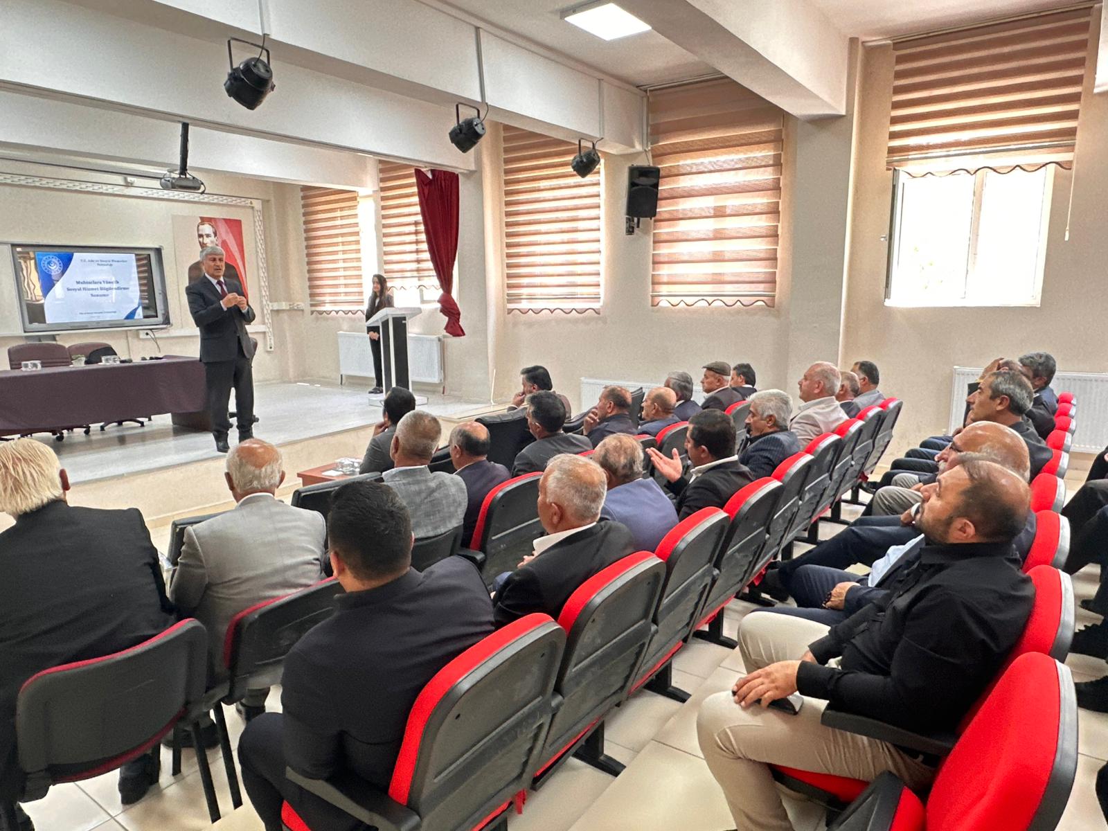 GÜRPINAR İLÇEMİZDE GÖREV YAPAN MUHTARLARA SOSYAL HİZMETLER ALANINDA BİLGİLENDİRME TOPLANTISI GERÇEKLEŞTİRİLDİ