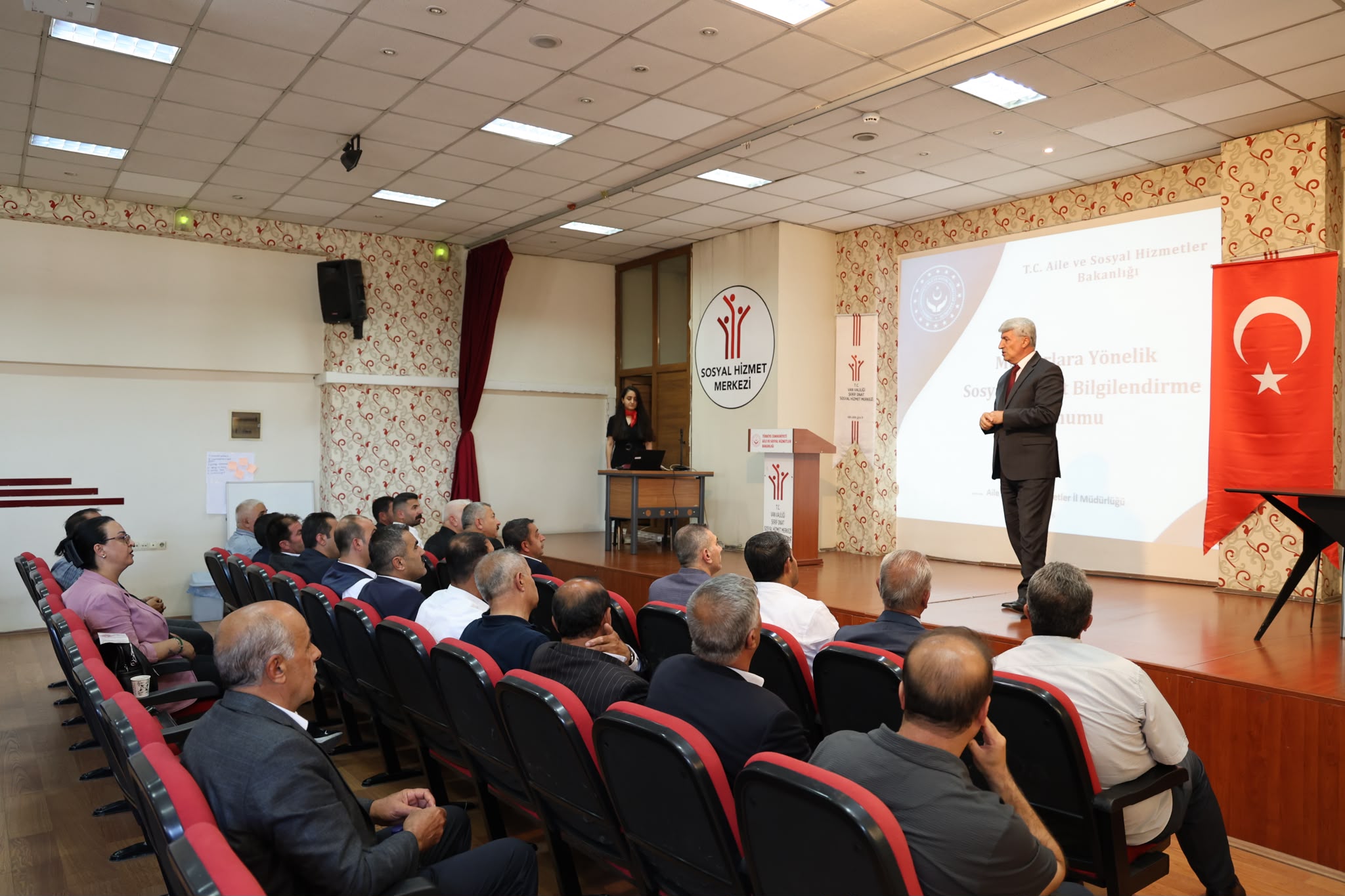 İPEKYOLU İLÇEMİZDE GÖREV YAPAN MUHTARLARA SOSYAL HİZMETLER ALANINDA BİLGİLENDİRME TOPLANTISI GERÇEKLEŞTİRİLDİ