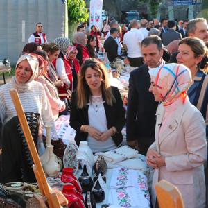 Bakanımız Mahinur Özdemir Göktaş’tan Aile Şenliği Kapsamında Sergi Alanına Ziyaret - fotoğraf 1
