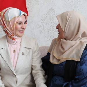 Bakanımız Mahinur Özdemir Göktaş’tan Şehit Ailesine Ziyaret - fotoğraf 1