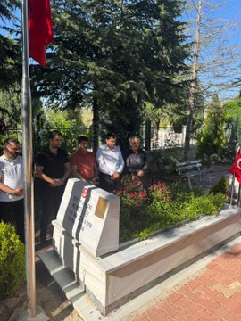 Şehidimiz Mehmet Tezin’in sene-i devriyesi dolayısıyla kabri ziyaret edilmiştir.