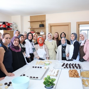 Bakanımız Göktaş, İzmir'de "Yükselen Kadınlar: Kendi İşim, Benim İzim" programında konuştu - fotoğraf 12