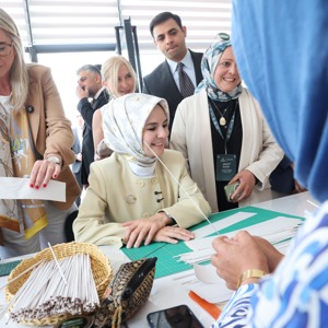 Bakanımız Göktaş, İzmir'de "Yükselen Kadınlar: Kendi İşim, Benim İzim" programında konuştu - fotoğraf 14