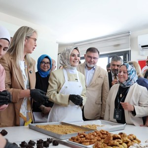 Bakanımız Göktaş, İzmir'de "Yükselen Kadınlar: Kendi İşim, Benim İzim" programında konuştu - fotoğraf 11
