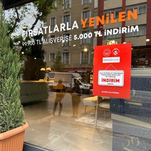Evlenecek Gençlerin Desteklenmesi Projesi kapsamında, projeye destek veren ilimizdeki işletmelerin mağaza vitrinlerine kampanyayı tanıtıcı görseller asıldı. - fotoğraf 3