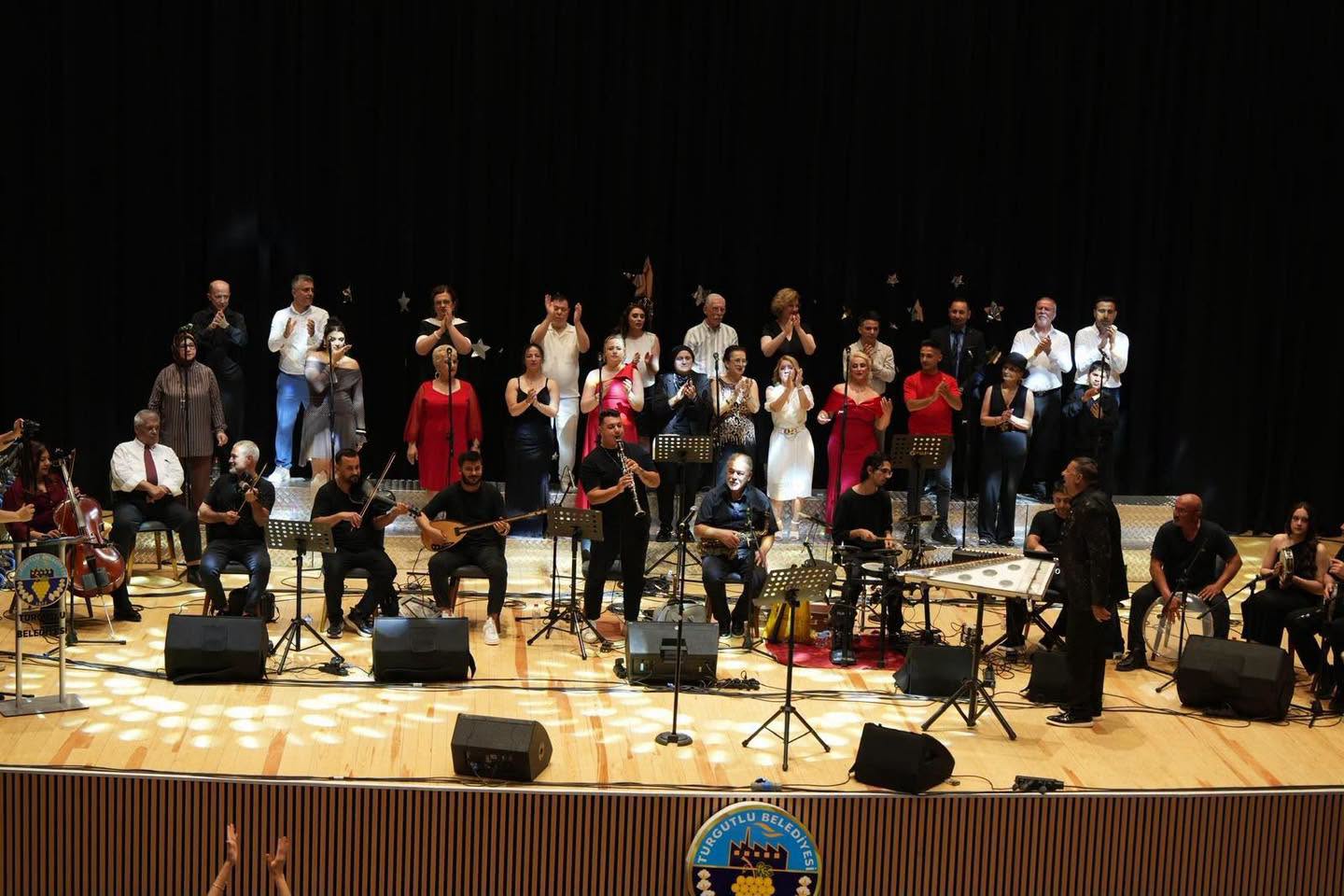 Koruyucu Aile Hizmeti Turgutlu Popüler Müzik Korosu Konserinde Tanıtıldı