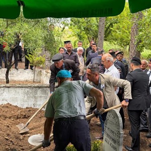Kıbrıs Gazimiz Kamil Aydemir Son Yolculuğuna Uğurlandı - fotoğraf 1