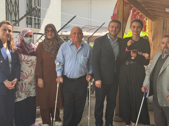  İl Müdürümüz Alper Alp, Sorgun ilçemizde “Somuncu Baba” lakabıyla tanınan Mehmet Taşçı ve kıymetli ailesini hanelerinde ziyaret etti.