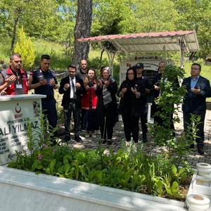 Şehidimiz Ali Yılmaz Kabri Başında Anıldı - fotoğraf 1