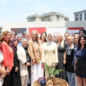 Bakanımız Göktaş, İzmir'de "Yükselen Kadınlar: Kendi İşim, Benim İzim" Programında Konuştu - fotoğraf 14