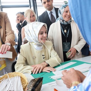 Bakanımız Göktaş, İzmir'de "Yükselen Kadınlar: Kendi İşim, Benim İzim" Programında Konuştu - fotoğraf 13
