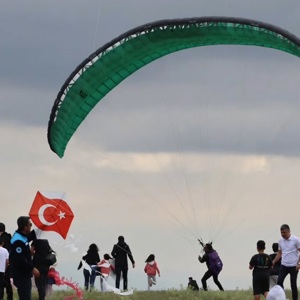 Gökyüzünü, Rengarenk Uçurtmalarla Süsledik. - fotoğraf 1