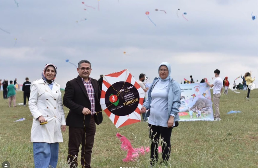 Uçurtma Şenliği’nde, "Aile ve Nüfus On Yılı" temalı uçurtmamızı gökyüzüyle buluşturduk. 