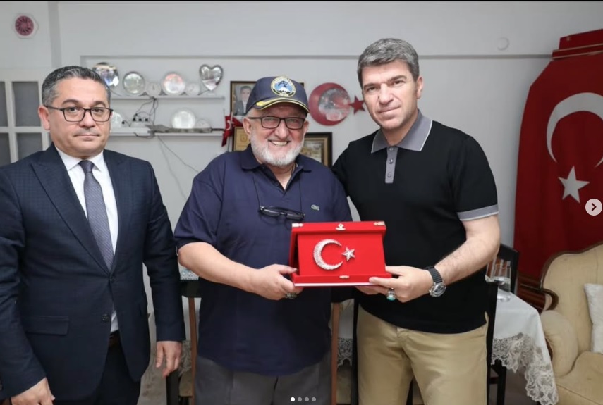 Valimiz Önder BAKAN ile Eşi Elif BAKAN Hanımefendi “Babalar Günü” vesilesiyle, Şehidimiz Yüzbaşı Alper KALEM’in Kıymetli Anne ve Babası Sevim-Mehmet Ali KALEM’i ziyaret ettiler.