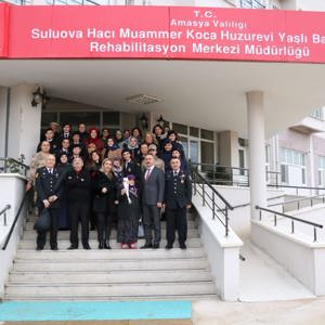 İl Jandarma Komutanlığından Suluova HYBRM’de kalan büyüklerimize yeni yıl ziyareti - fotoğraf 1
