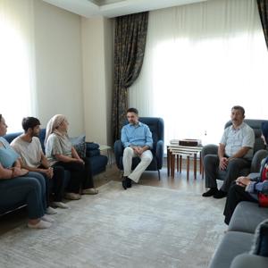 İl Müdürümüz Sn. Ömer Turan, TSK Şehidimiz Ahmet Akdal’ın Kıymetli Babası Feramus Akdal’ı Babalar Günü Dolayısıyla Ziyaret Etti - fotoğraf 3