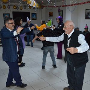 Huzurevinde yılbaşı eğlence programı düzenlendi - fotoğraf 9