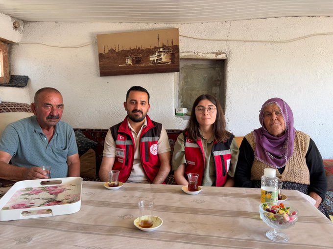 Boğazlıyan Sosyal Hizmet Müdürlüğünce Aziz şehitlerimizin kıymetli babaları ziyaret edildi.