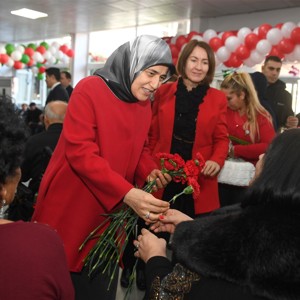 Valimiz Mahmut Demirtaş, Eşi Hanımefendi Beyhan Demirtaş ile Birlikte Huzurevi Sakinlerimizin Yeni Yıl Heyecanına Ortak Oldu - fotoğraf 10