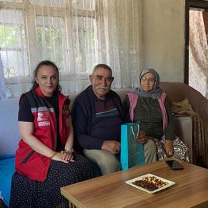 Babalar Günü vesilesiyle, aziz şehitlerimizin bizlere emaneti olan kıymetli babalarımızı hanelerinde ziyaret ettik. - fotoğraf 1