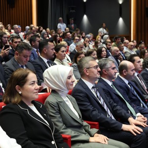 Bakanımız Göktaş, "Yeni İletişim Teknolojileri ve Aile Paneli"nin açılışında konuştu - fotoğraf 5