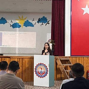 Alaşehir’de Aile Eğitim Programı ve Bağımlılıkla Mücadele Eğitimi Gerçekleştirildi - fotoğraf 1