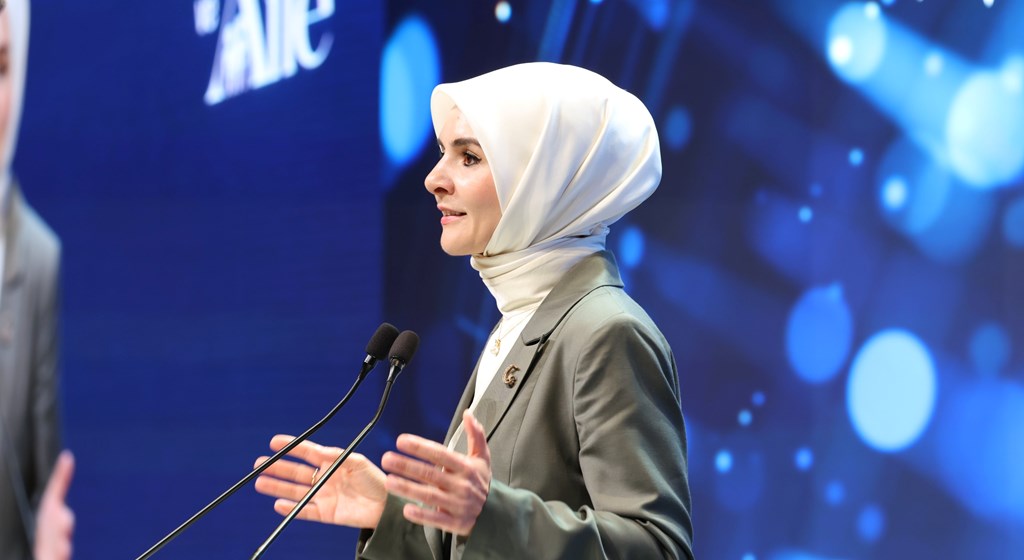 Bakanımız Göktaş, "Yeni İletişim Teknolojileri ve Aile Paneli"nin açılışında konuştu