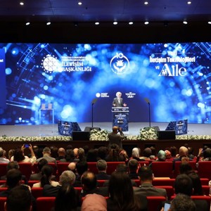 Bakanımız Göktaş, "Yeni İletişim Teknolojileri ve Aile Paneli"nin açılışında konuştu - fotoğraf 4