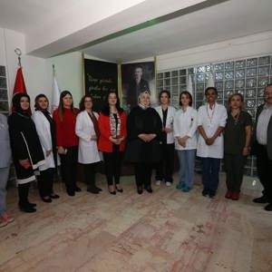  Bakan Selçuk, Yeni Yılın İlk Bebeklerini ve Hastane Çalışanlarını Ziyaret Etti - fotoğraf 5