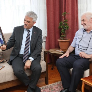 Valimiz Sayın Mehmet Makas Şehit Aileleri ve Gazimizi Ziyaret Etti. - fotoğraf 3