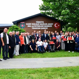 Kahraman Gazilerimiz Ve Aziz Şehitlerimizin Kıymetli Aileleriyle Bir Araya Gelindi. - fotoğraf 1