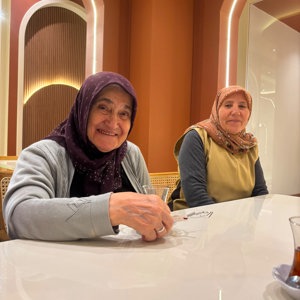 Huzurevimizde kalan kıymetli büyüklerimizle birlikte doğum günü sevinci yaşadık. - fotoğraf 1