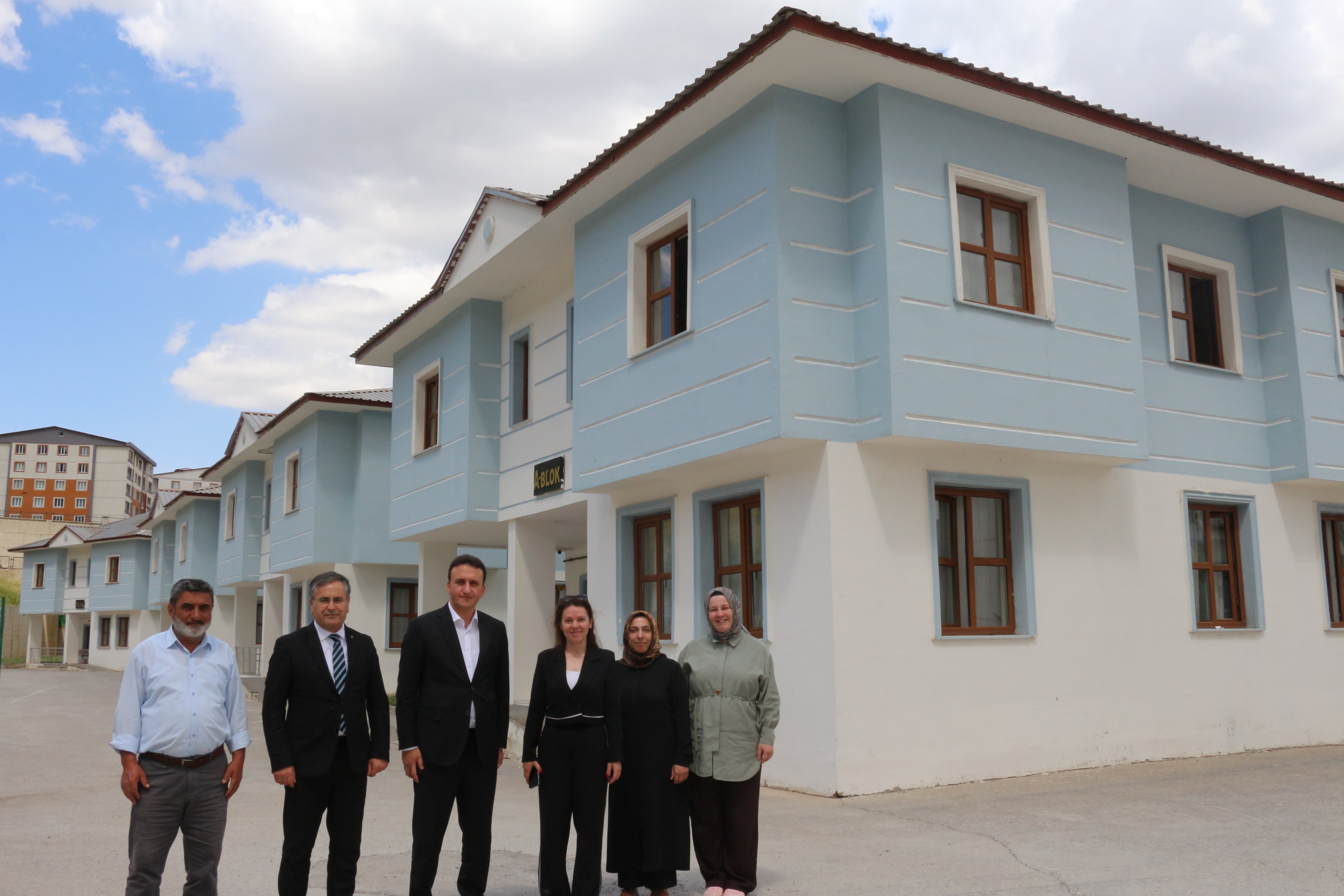 Vali Yardımcımız Sayın Alay Yazıcı, Çocuk Evleri Sitesi Müdürlüğümüzde koruma ve bakım altında bulunan çocuklarımızı ziyaret etti