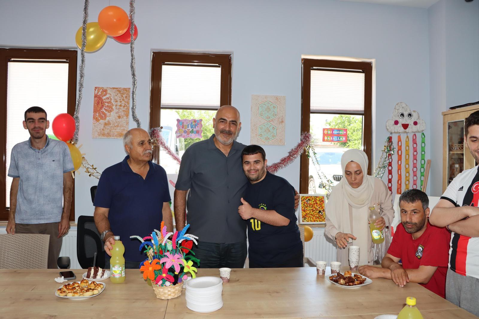 İl Müdürlüğümüze bağlı Gündüzlü Bakım, Rehabilitasyon ve Aile Danışma Merkezi Müdürlüğümüzden hizmet alan özel çocuğumuz için doğum günü kutlaması yapıldı.