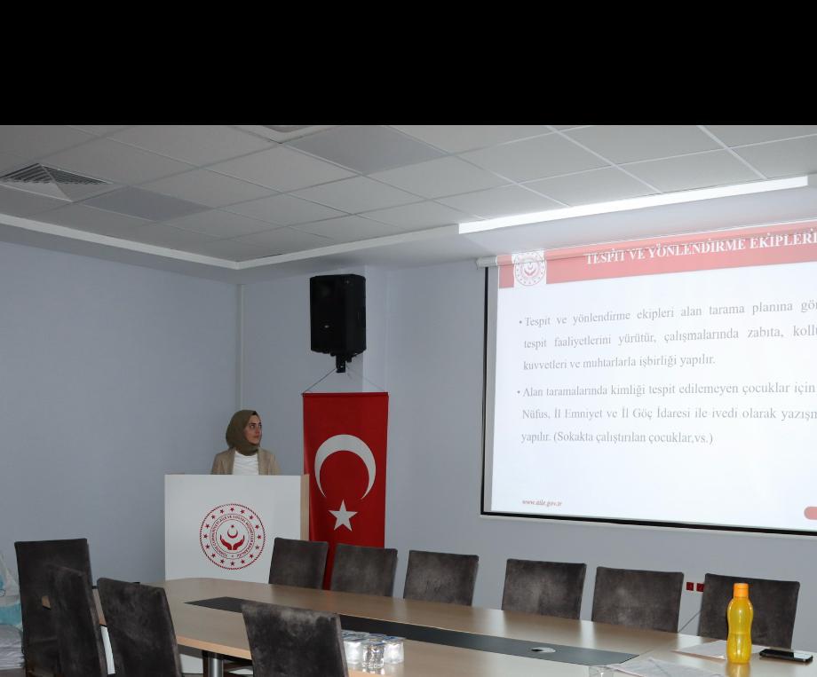 İl Müdürlüğümüz toplantı salonunda Çocuklar Güvende ve Ebeveyn Kaybı Yaşayan Çocuklar birimlerimizin personelleriyle değerlendirme toplantımızı gerçekleştirdik.