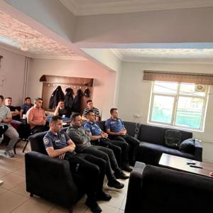 Pervari İlçe Emniyet Müdürlüğü Personeline Koruyucu Aile Eğitimi Verildi - fotoğraf 2