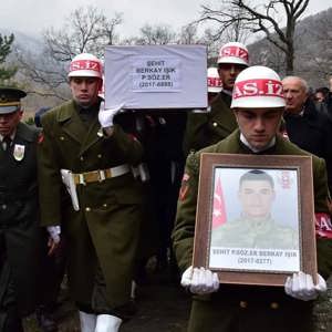 Şehit Piyade Sözleşmeli Er Berkay Işık Son Yolculuğuna Uğurlandı - fotoğraf 4