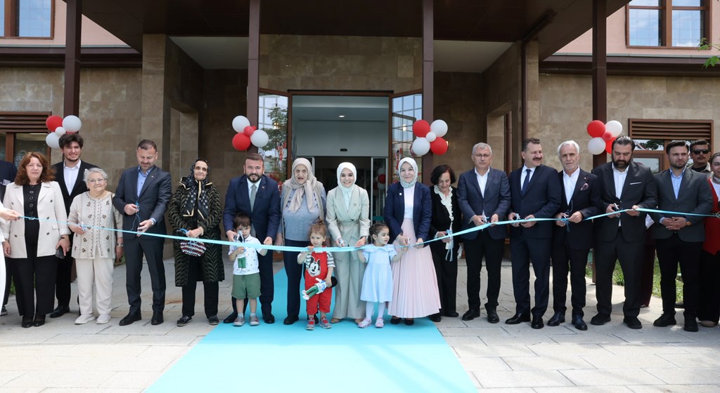 Bakanımız Göktaş, Darülaceze Sosyal Yaşam Şehri'nde kreş açılışına katıldı
