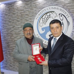 Erciş'te Kıbrıs Gazilerine Milli Mücadele  Madalyası Verildi - fotoğraf 3