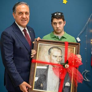 Valimiz Dr. Ahmet Hamdi Usta ve İl Müdürümüz Arif Laçin’den Özel Bireylerimize Anlamlı Ziyaret  - fotoğraf 6