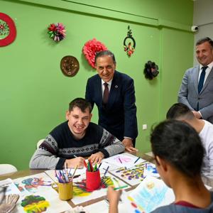 Valimiz Dr. Ahmet Hamdi Usta ve İl Müdürümüz Arif Laçin’den Özel Bireylerimize Anlamlı Ziyaret  - fotoğraf 2
