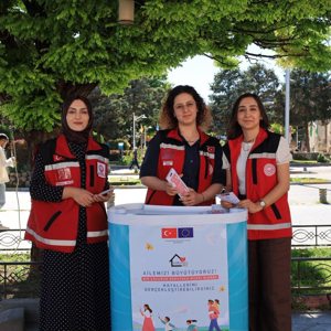 30 Haziran Koruyucu Aile Günü Kapsamında, Koruyucu Aile Hizmet Modeli’nin Toplumda Daha Geniş Kitlelere Ulaşması Amacıyla İl Müdürlüğümüzce Tanıtım Faaliyeti Gerçekleştirdi. - fotoğraf 1