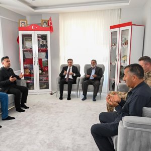 Babalar Günü Dolayısıyla Şehit Jandarma Uzman Onbaşı Yunus Arda’nın Kıymetli Ailesini Ziyaret Ettik. - fotoğraf 1