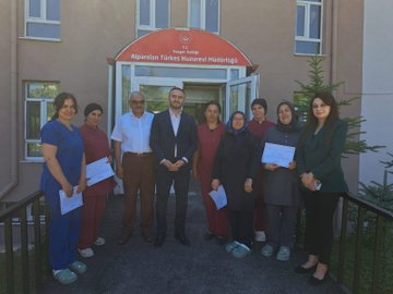  İl Müdürümüz Alper Alp’ten Alparslan Türkeş Huzurevi Personeline Teşekkür Belgesi Takdimi 