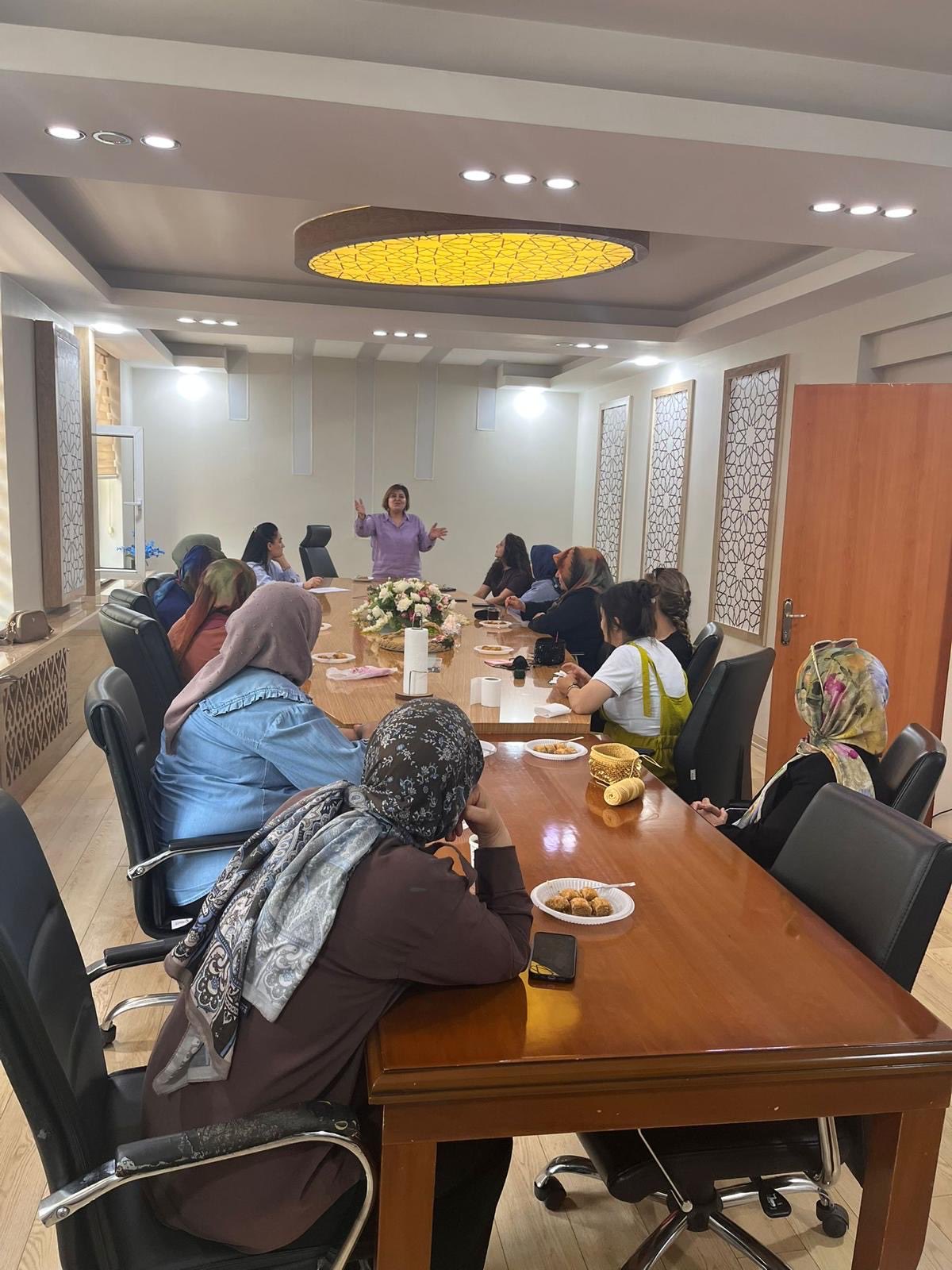 “Aile İçi İletişim ve Ergenlik Gelişim Döneminde Ebeveynlere Çözüm Önerileri” eğitimi